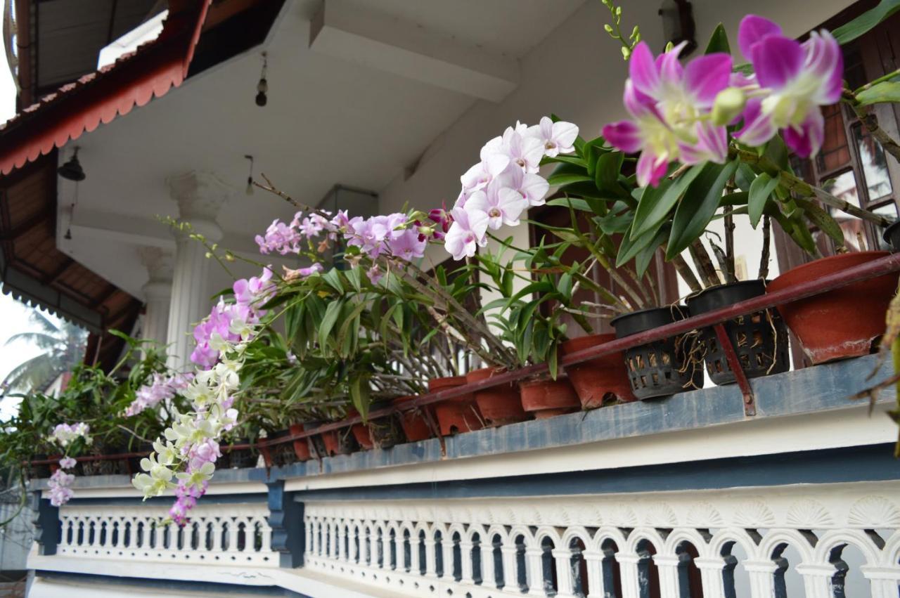 Dream Catcher Home Stay Kochi Exterior photo