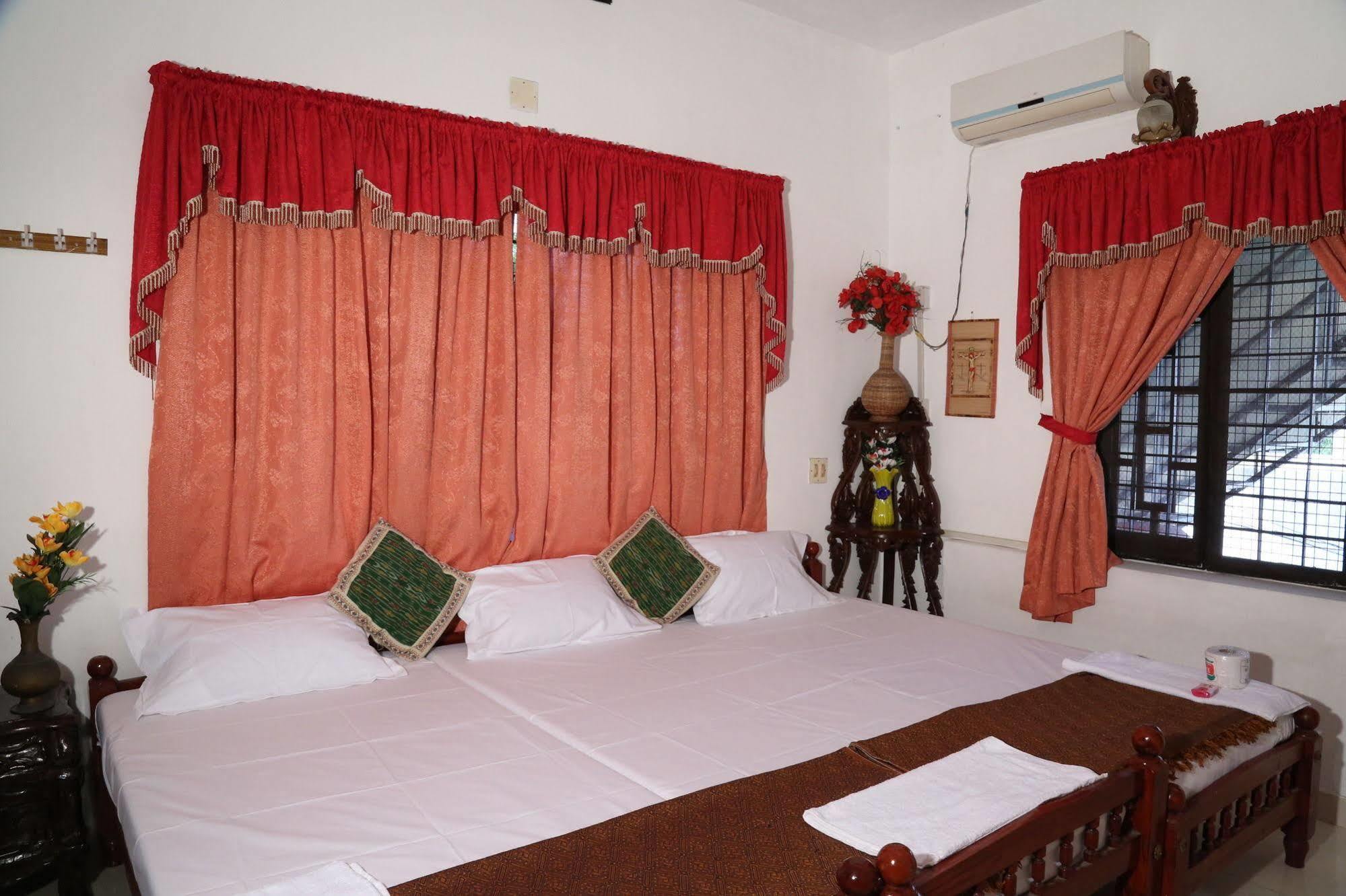 Dream Catcher Home Stay Kochi Exterior photo