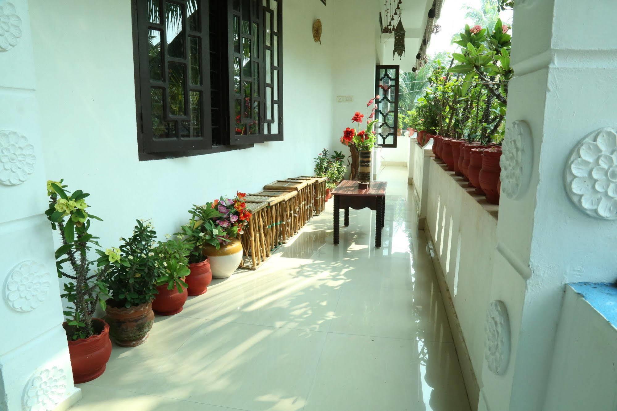 Dream Catcher Home Stay Kochi Exterior photo