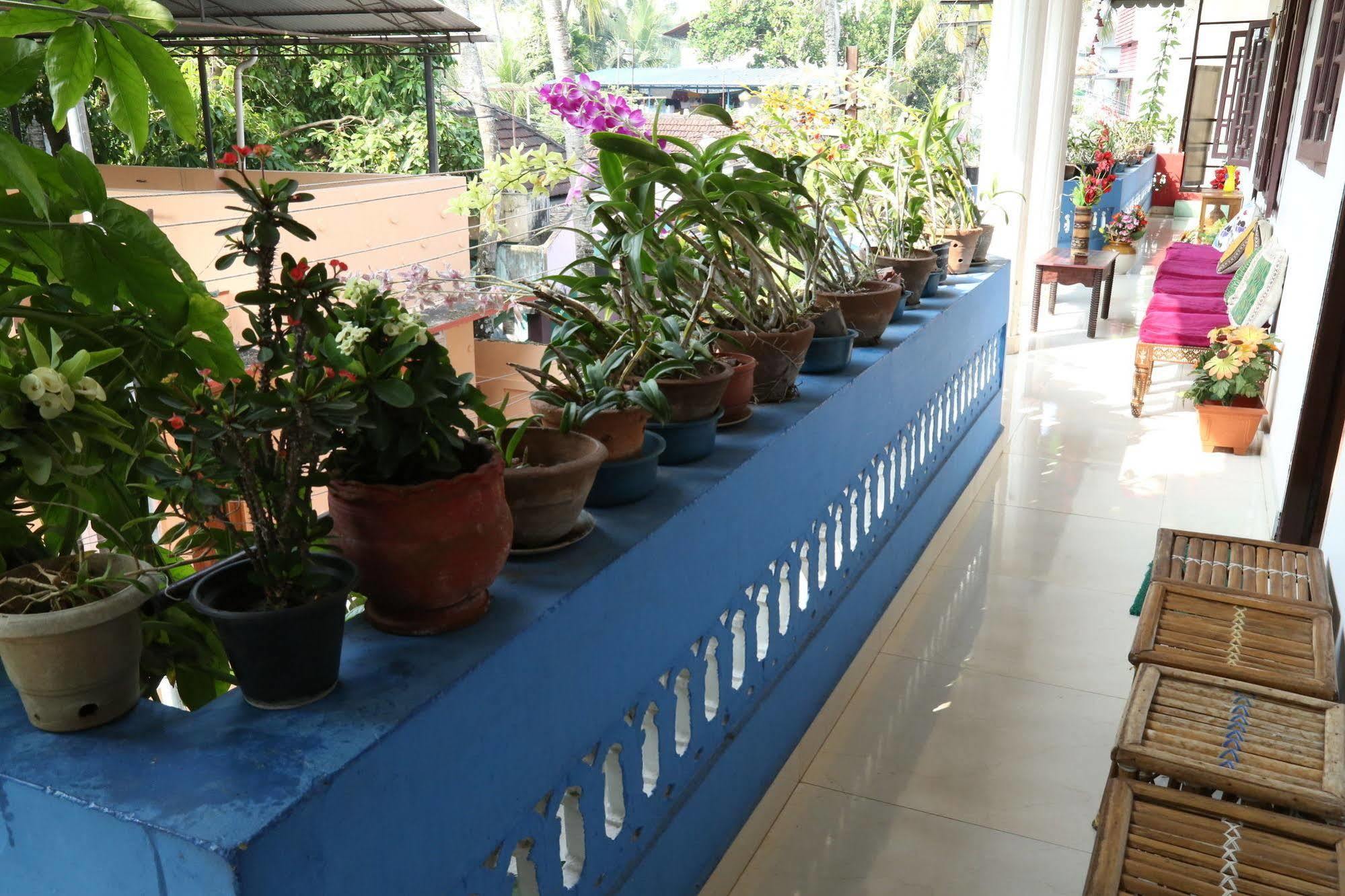 Dream Catcher Home Stay Kochi Exterior photo